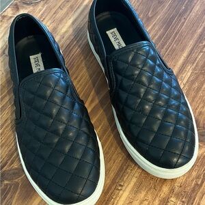 STEVE MADDEN 9 BLACK ECENTRO QUILTED FAUX LEATHER SNEAKERS